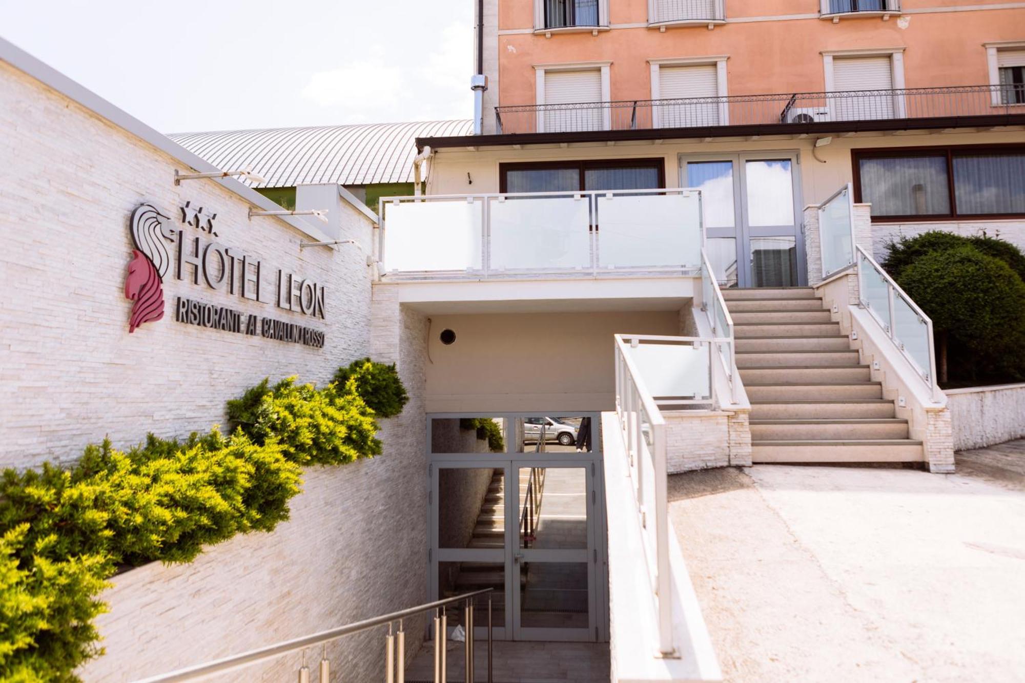 Hotel Leon - Ristorante Al Cavallino Rosso Сан-Джованни-Ротондо Экстерьер фото